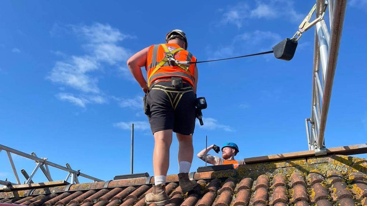 Safety harness for scaffolding